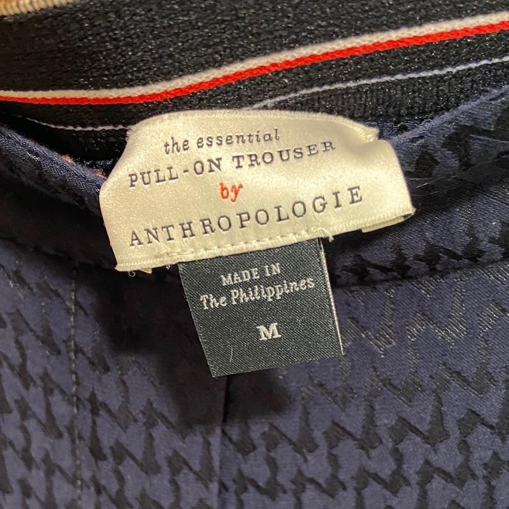 Anthropologie Women's Size M
Navy Tonal Herringbone Print
Ankle Pants EUC